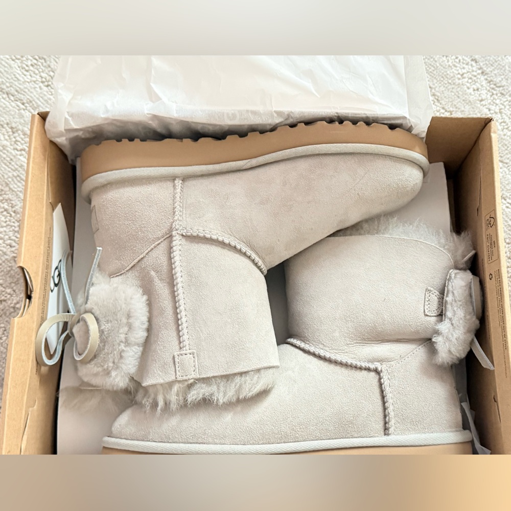 BRAND NEW UGG Classic Double Bow Mini Boots in Tan